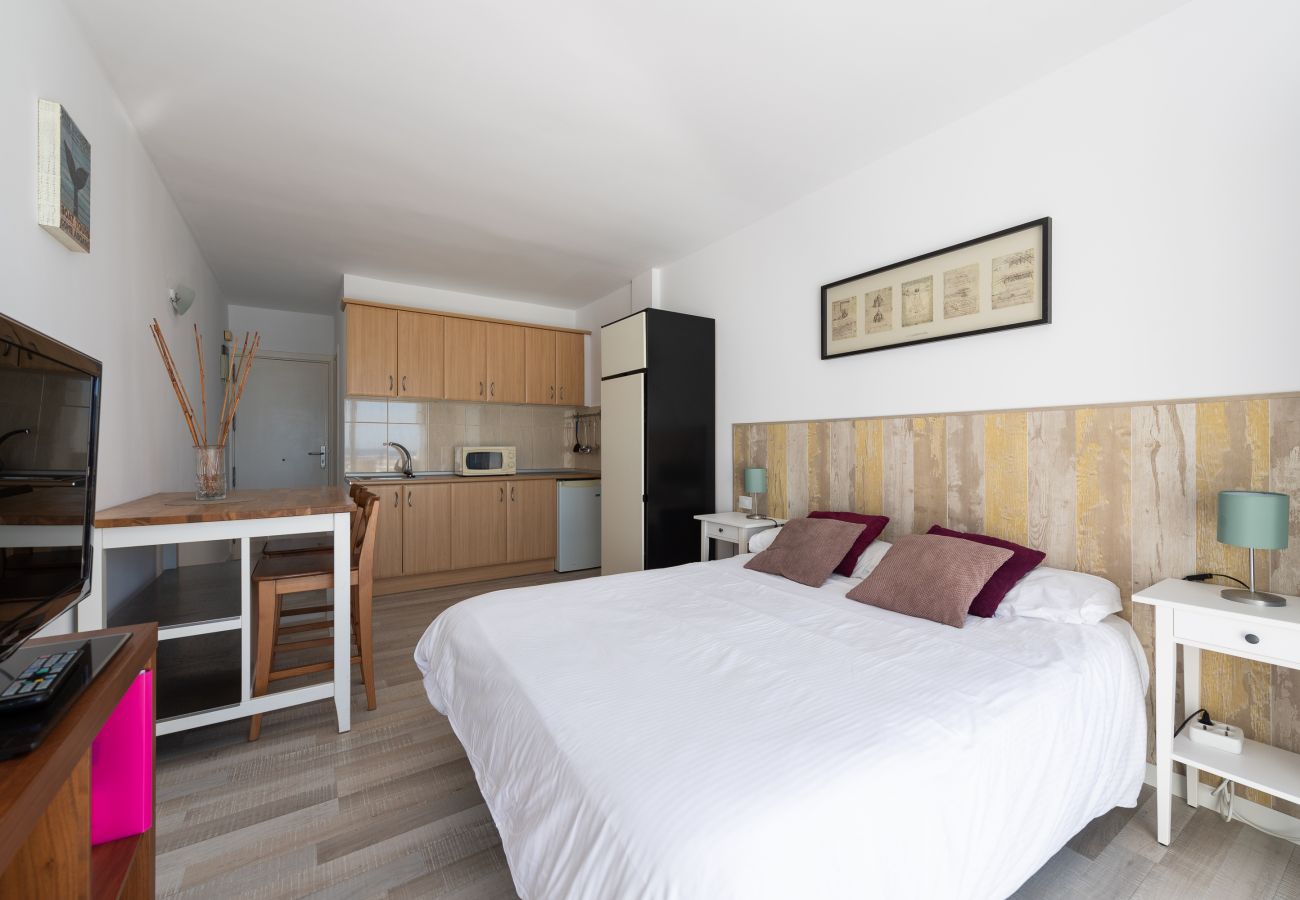 Apartment in Las Palmas de Gran Canaria - Comfortable studio right in the sea by CanariasGetaway