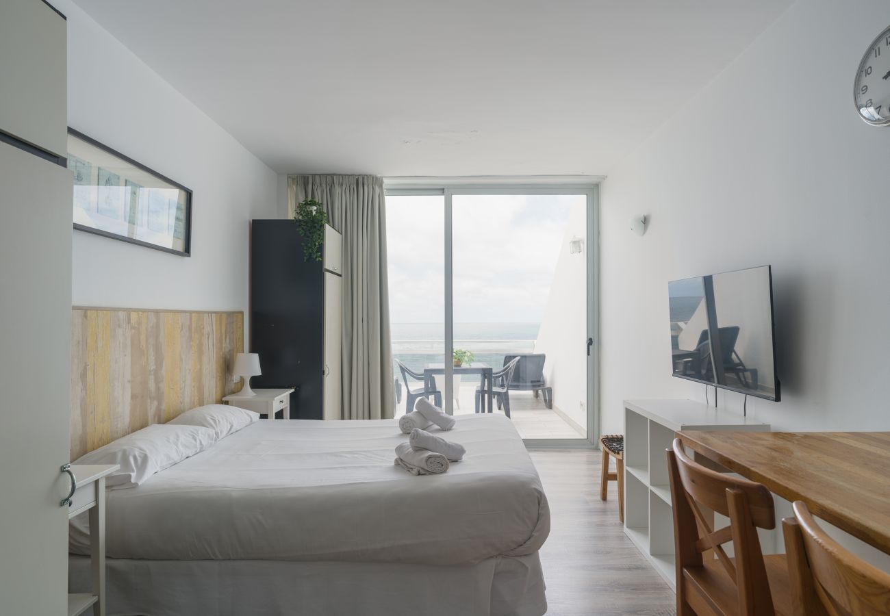 Studio in Las Palmas de Gran Canaria - Great terrace sea views By CanariasGetaway 