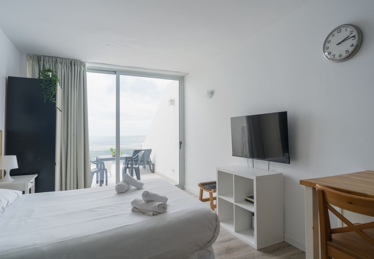 Studio in Las Palmas de Gran Canaria - Great terrace sea views By CanariasGetaway 