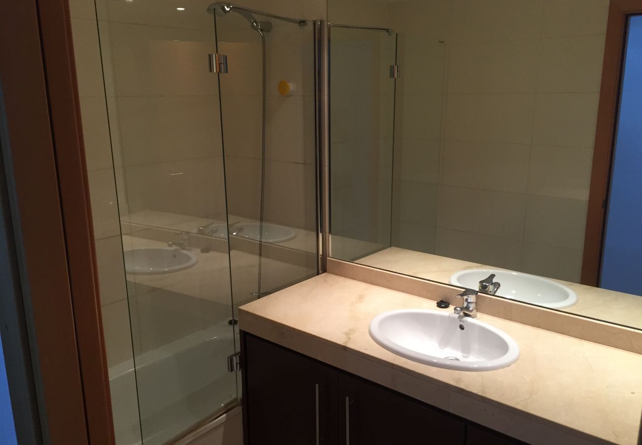 Apartment in Hospitalet de Llobregat - LA FIRA, 4 bedrooms apartment very nice, lightly and quiet close to La Fira in Hospitalet, Barcelona