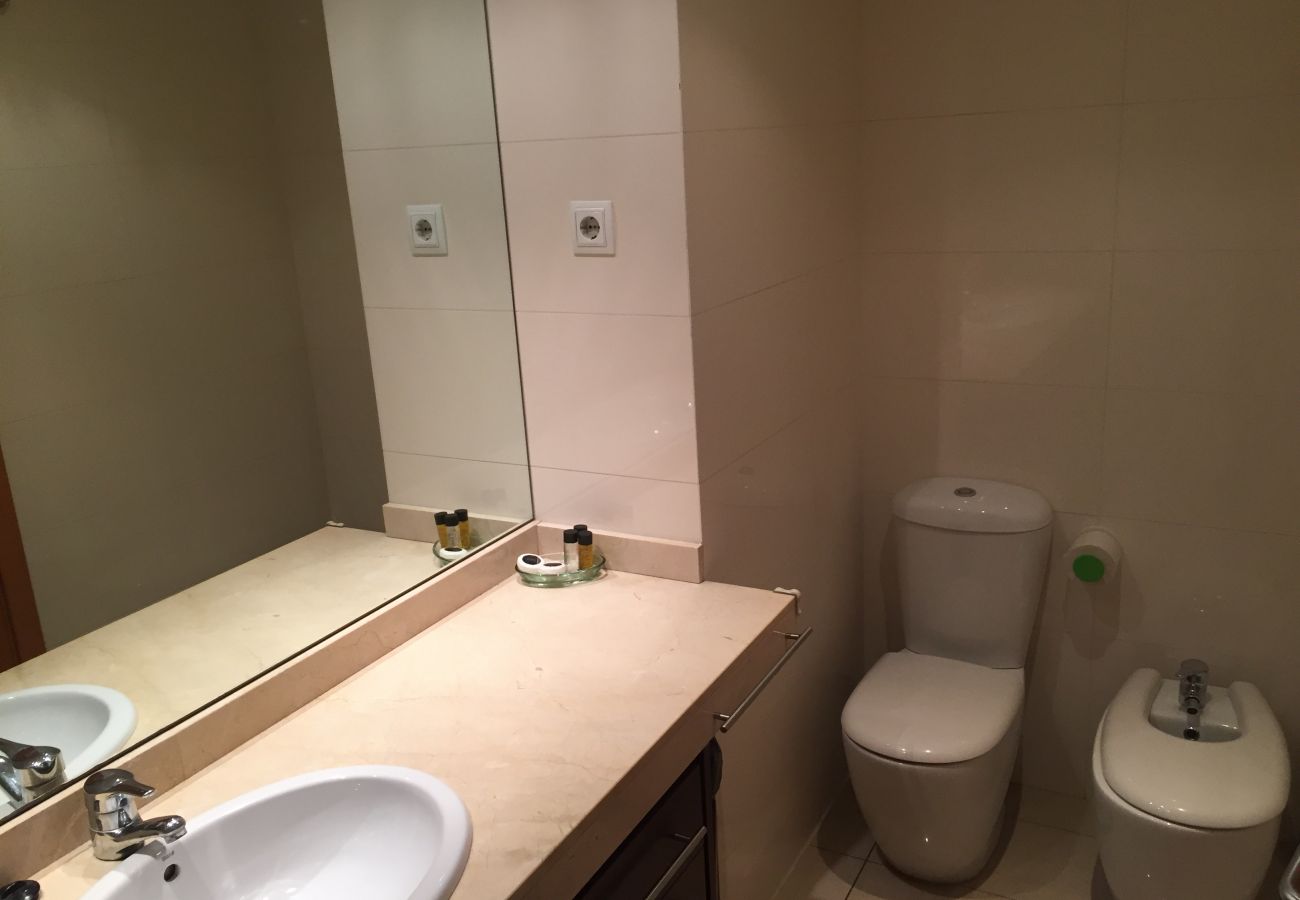 Apartment in Hospitalet de Llobregat - LA FIRA, 4 bedrooms apartment very nice, lightly and quiet close to La Fira in Hospitalet, Barcelona