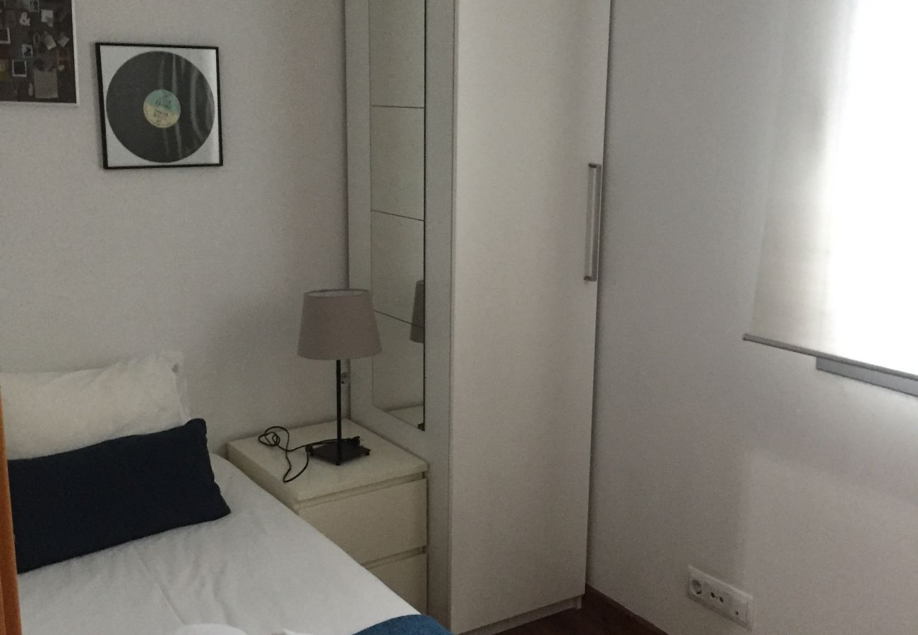 Apartment in Hospitalet de Llobregat - LA FIRA, 4 bedrooms apartment very nice, lightly and quiet close to La Fira in Hospitalet, Barcelona