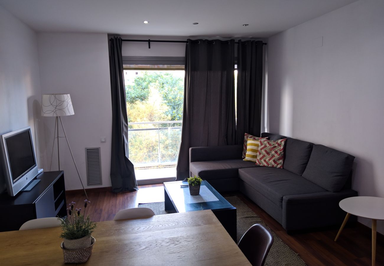 Apartment in Hospitalet de Llobregat - LA FIRA, 4 bedrooms apartment very nice, lightly and quiet close to La Fira in Hospitalet, Barcelona