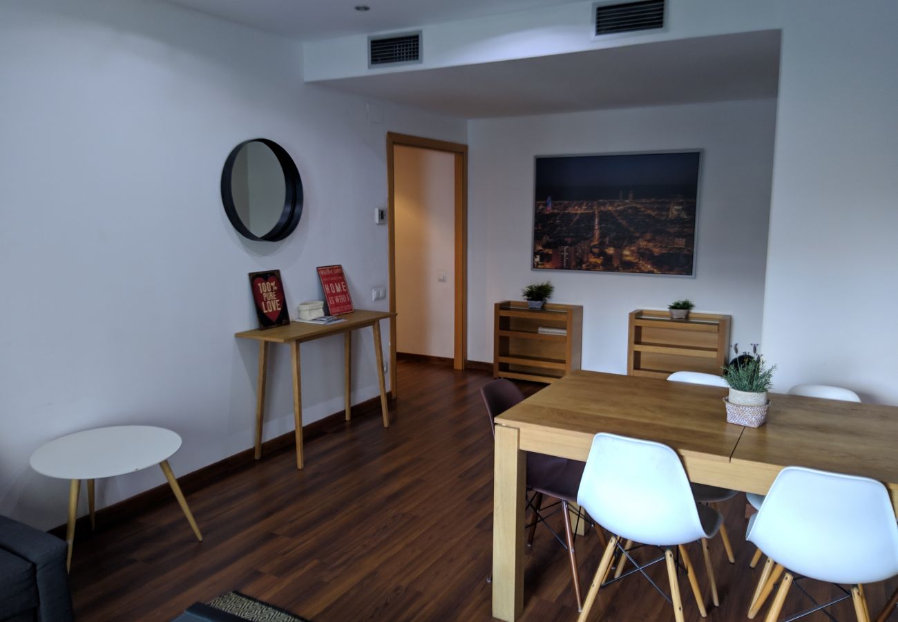 Apartment in Hospitalet de Llobregat - LA FIRA, 4 bedrooms apartment very nice, lightly and quiet close to La Fira in Hospitalet, Barcelona