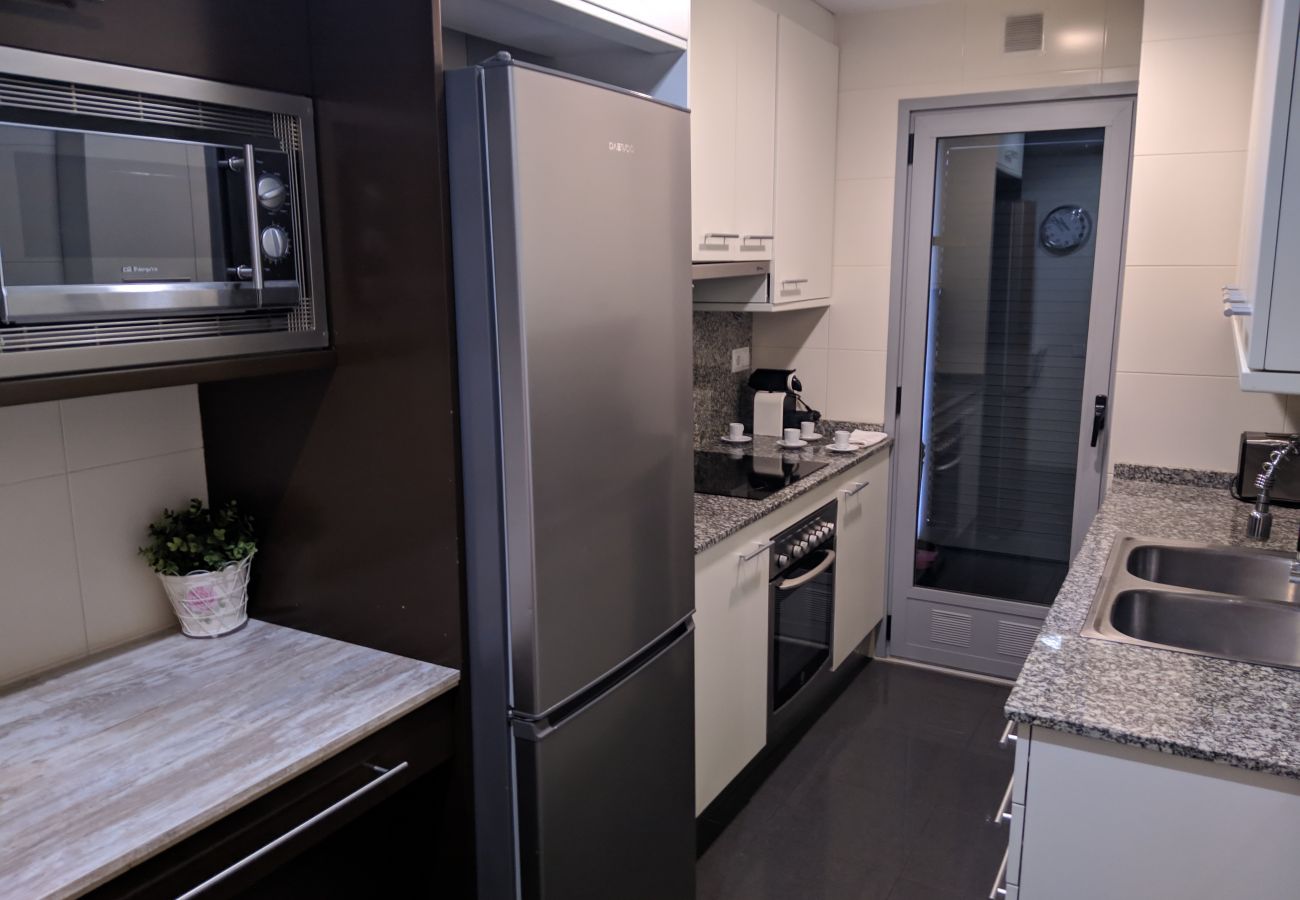Apartment in Hospitalet de Llobregat - LA FIRA, 4 bedrooms apartment very nice, lightly and quiet close to La Fira in Hospitalet, Barcelona