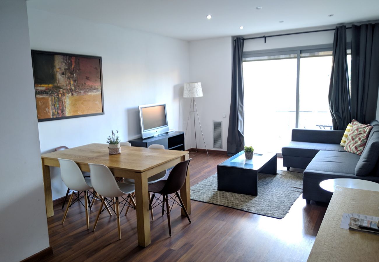 Apartment in Hospitalet de Llobregat - LA FIRA, 4 bedrooms apartment very nice, lightly and quiet close to La Fira in Hospitalet, Barcelona