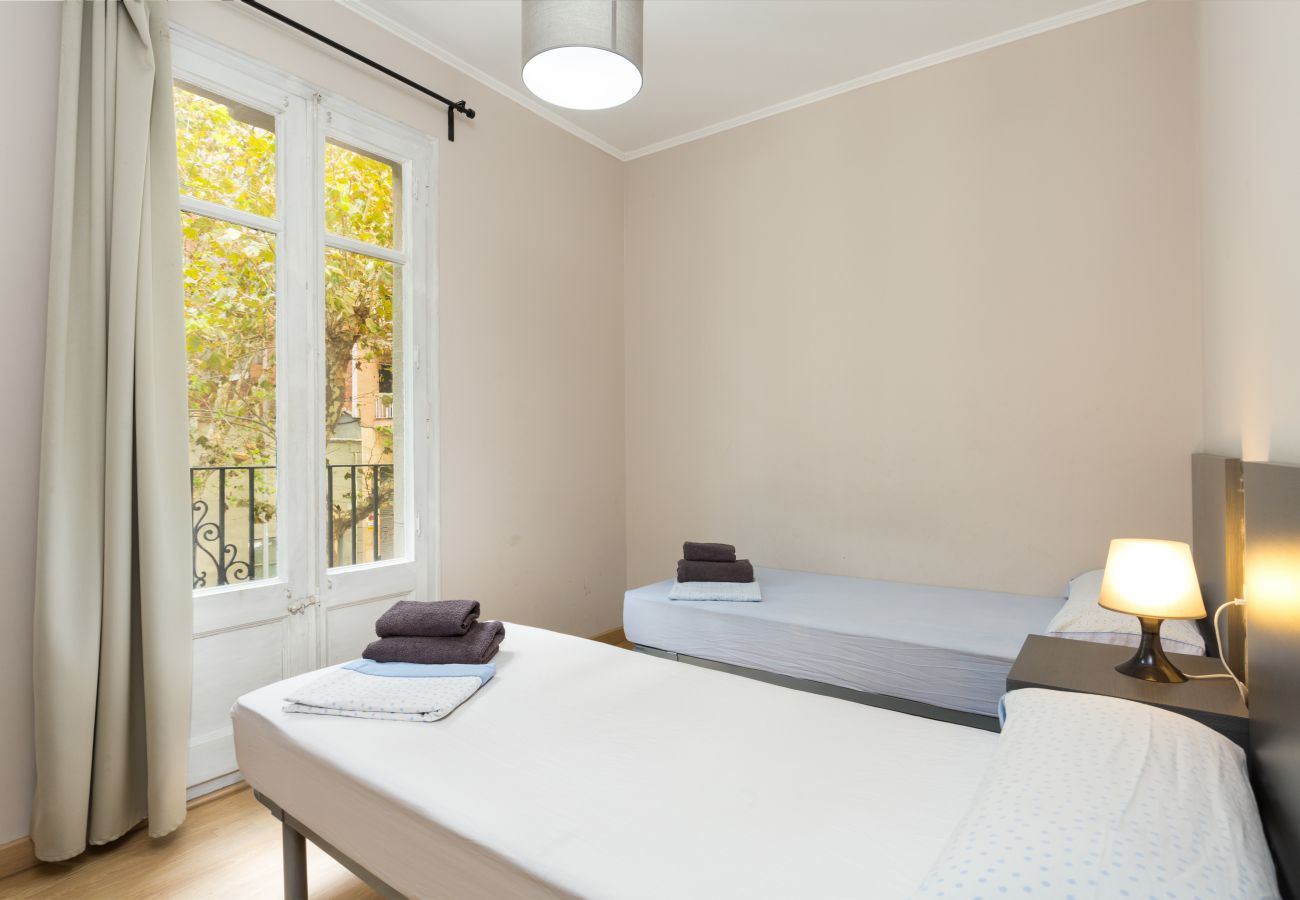 Apartment in Barcelona - Family CIUTADELLA PARK vacation rental apartment in Barcelona for families or groups