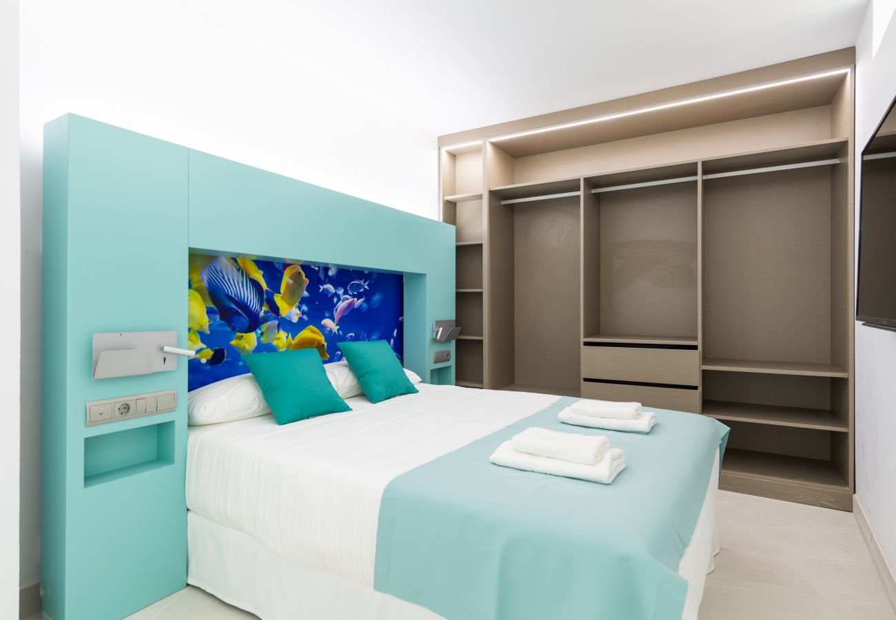 Completely renovated bedroom Edificio Edison Las Palmas.