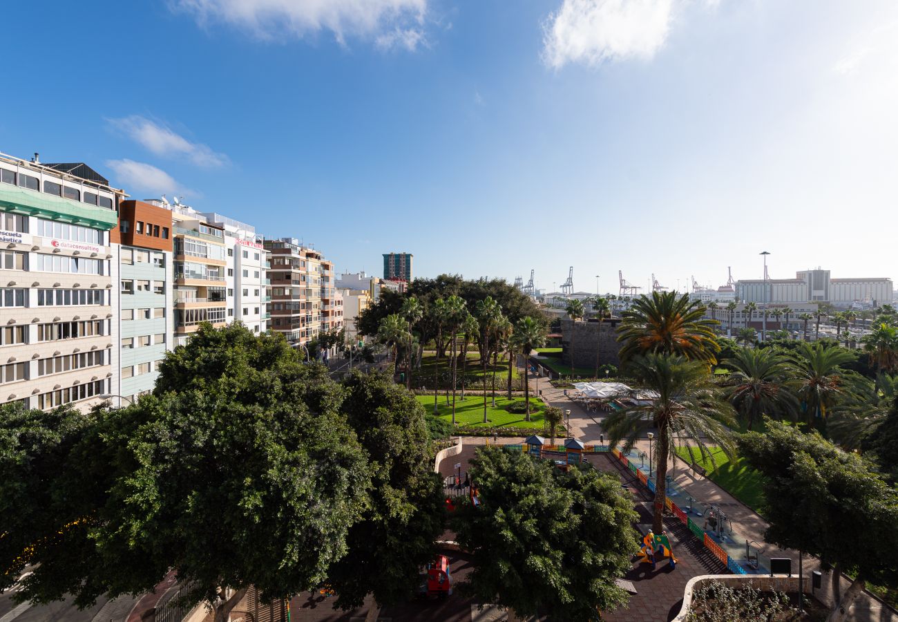 House in Las Palmas de Gran Canaria - Castle and Park view  By CanariasGetaway 