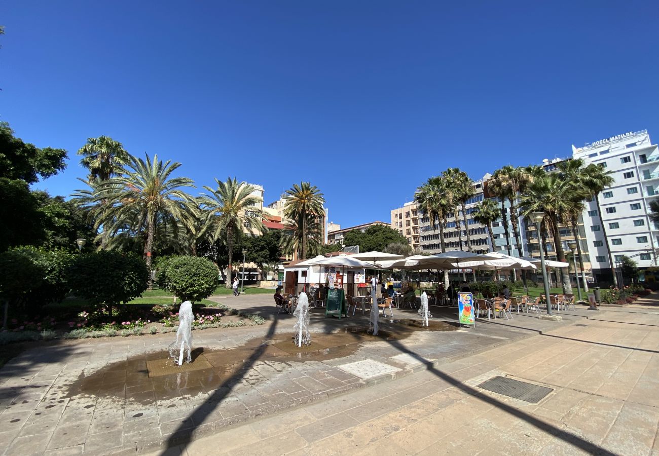 Apartment in Las Palmas de Gran Canaria - Castle and Park view  By CanariasGetaway 