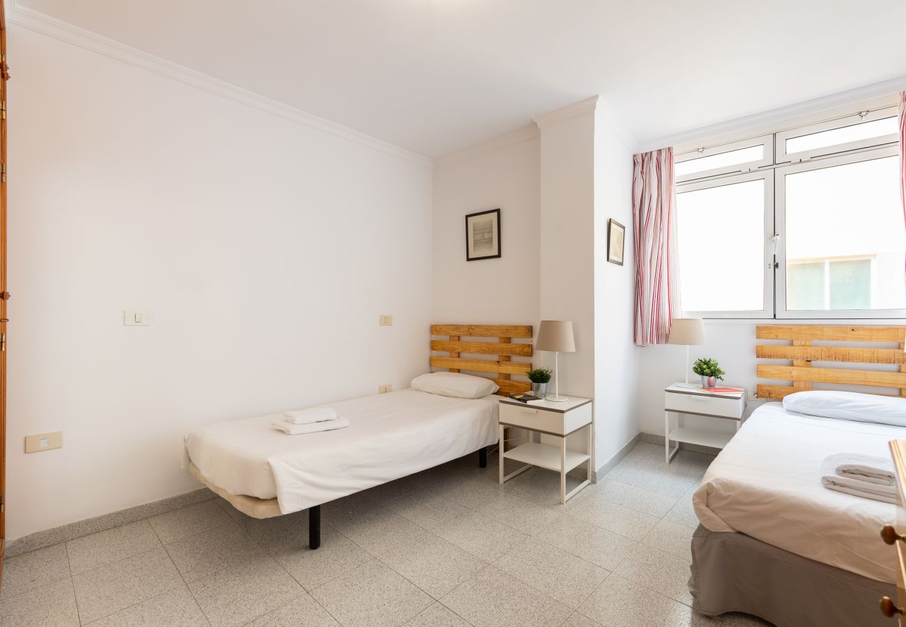 Apartment in Las Palmas de Gran Canaria - Next to the beach - 5 beds By CanariasGetaway 