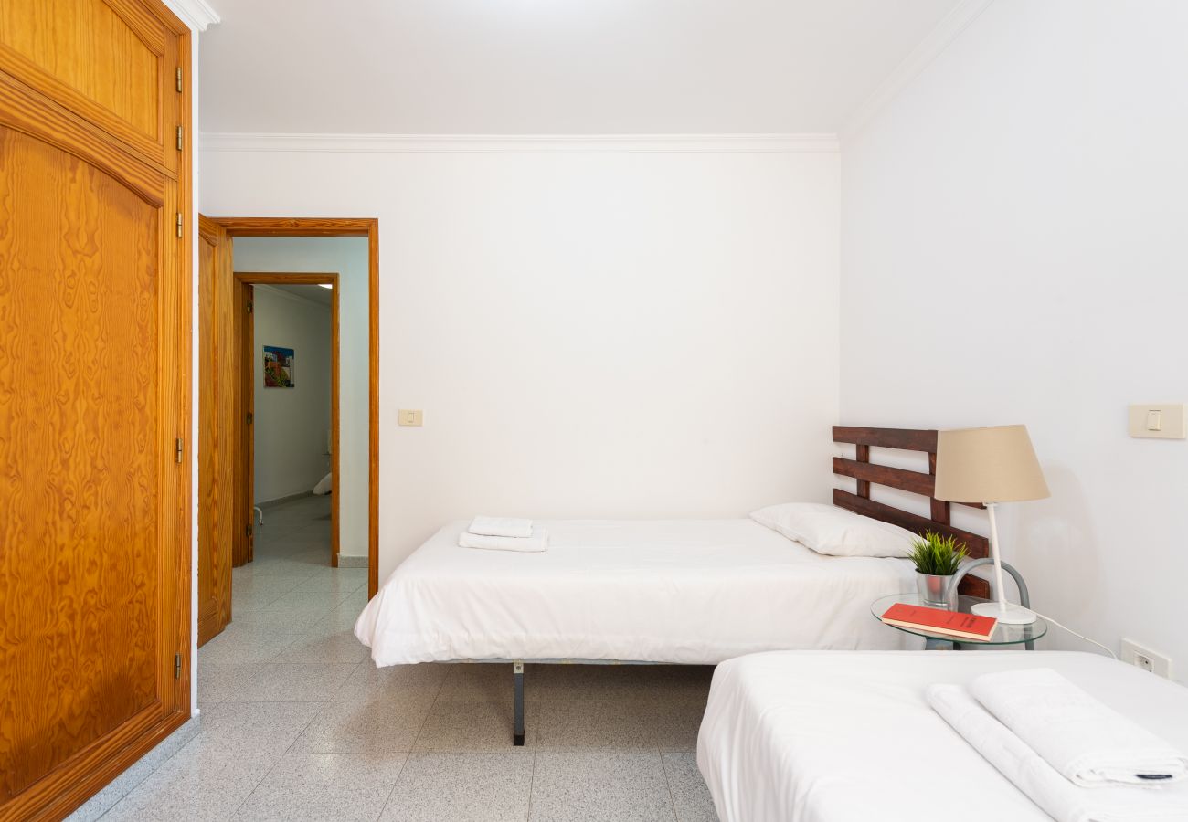 Apartment in Las Palmas de Gran Canaria - Next to the beach - 5 beds By CanariasGetaway 