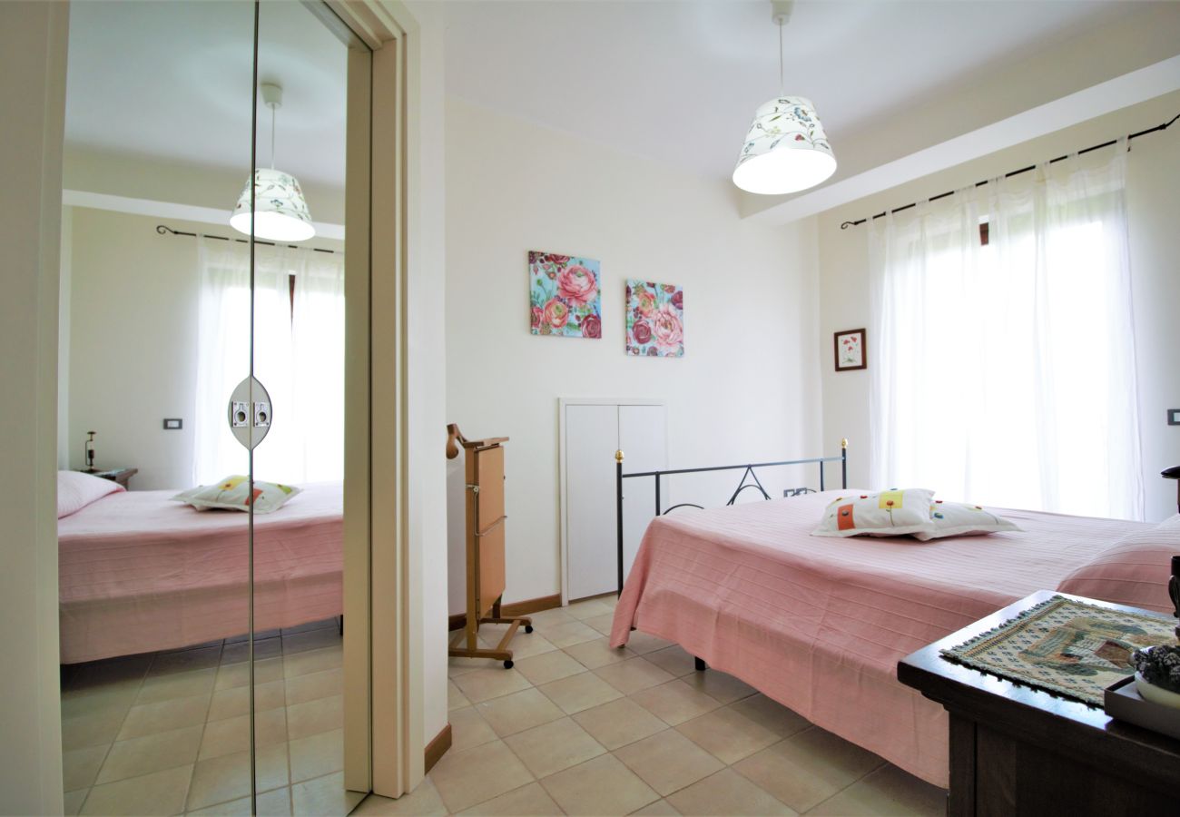 Villa in Itri - Villa with lovely porch and garden