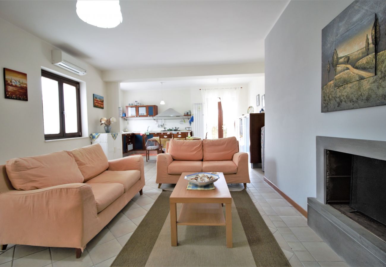 Villa in Itri - Villa with lovely porch and garden