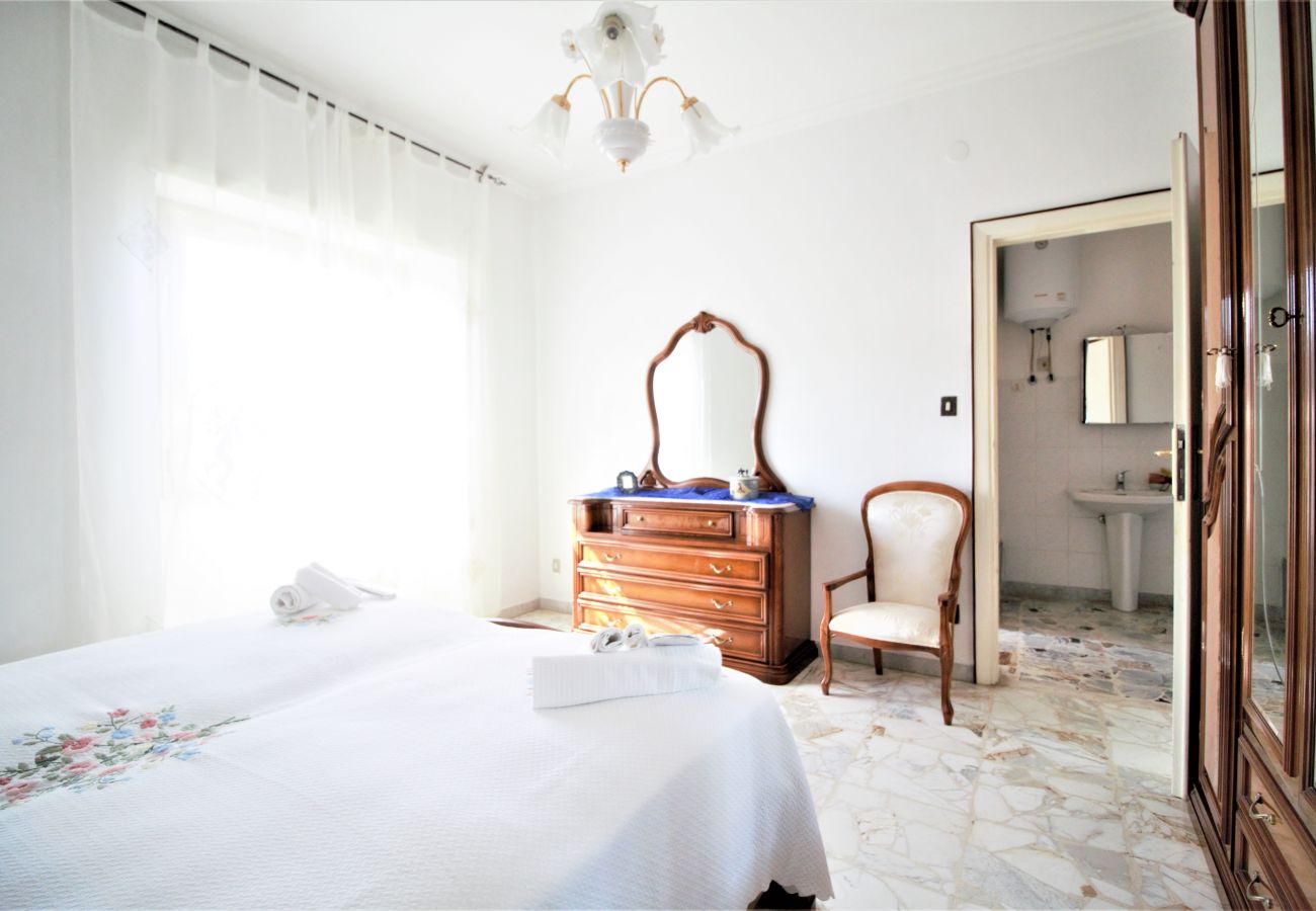 Apartment in Sperlonga - Apartment with terrace overlooking the sea
