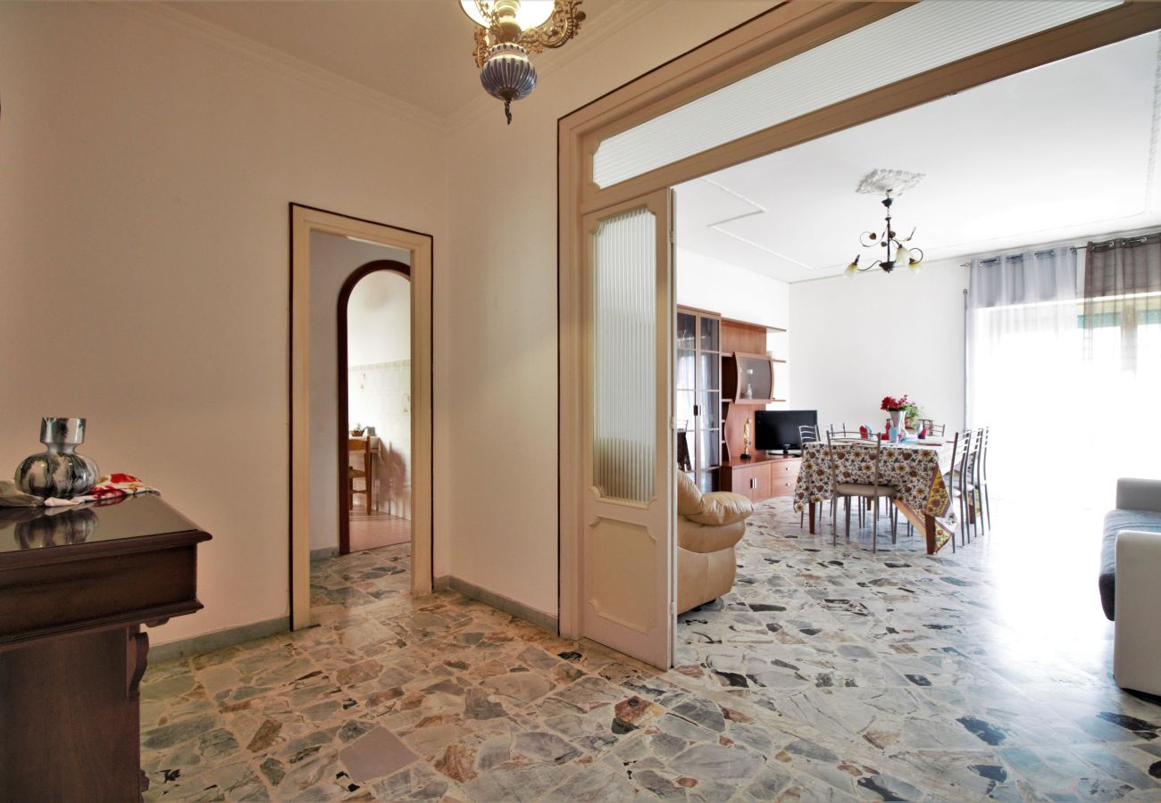Apartment in Sperlonga - Apartment with terrace overlooking the sea