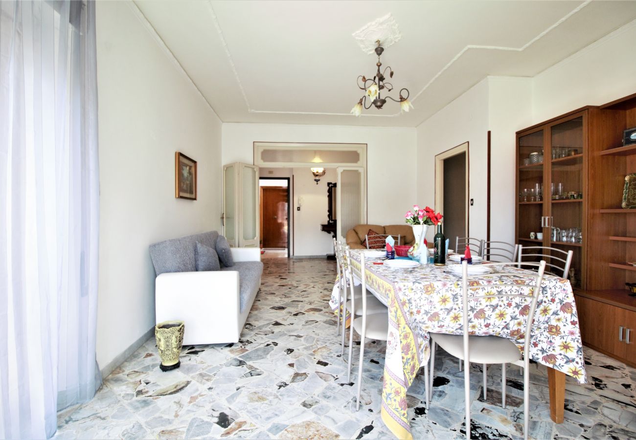Apartment in Sperlonga - Apartment with terrace overlooking the sea