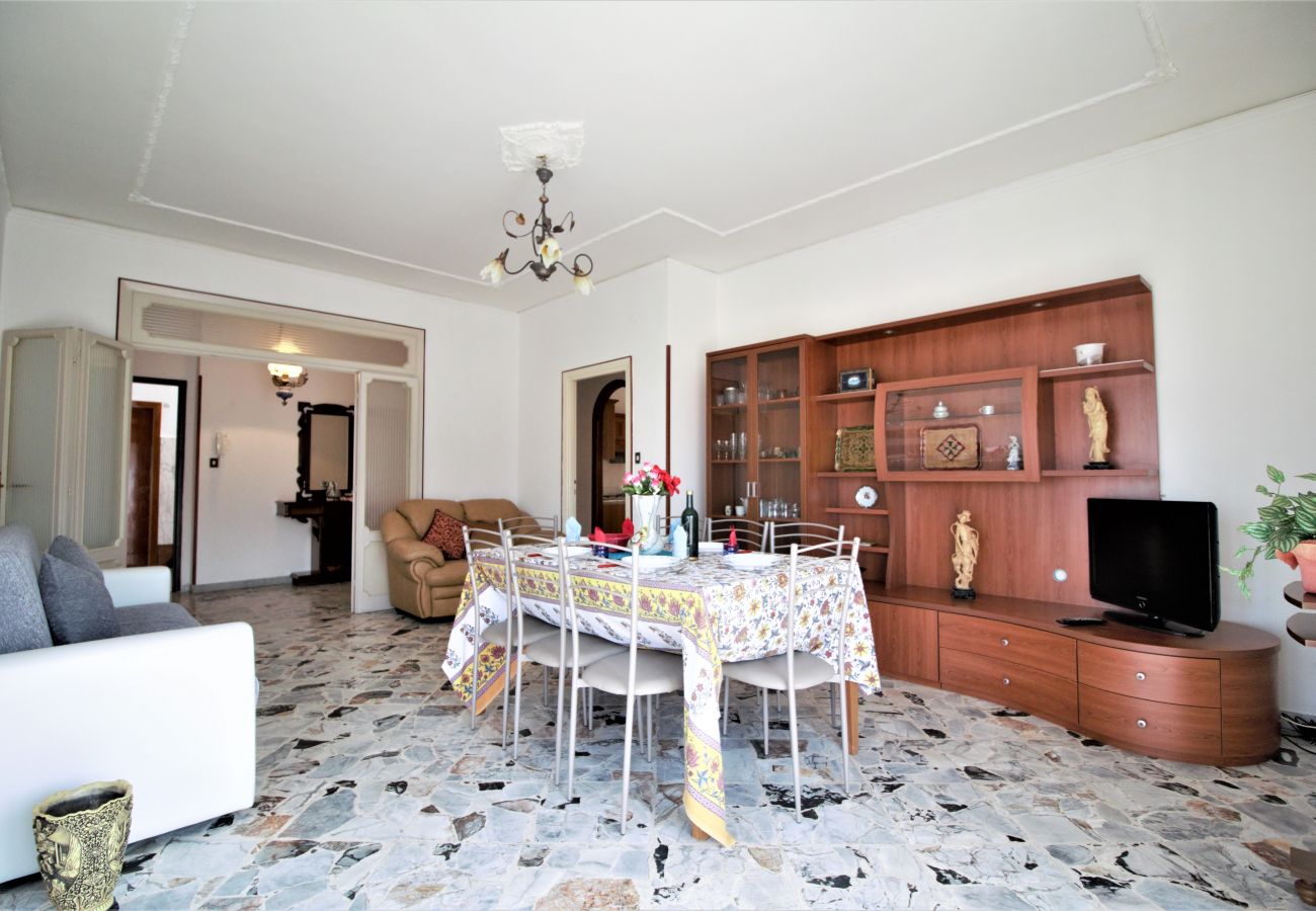 Apartment in Sperlonga - Apartment with terrace overlooking the sea