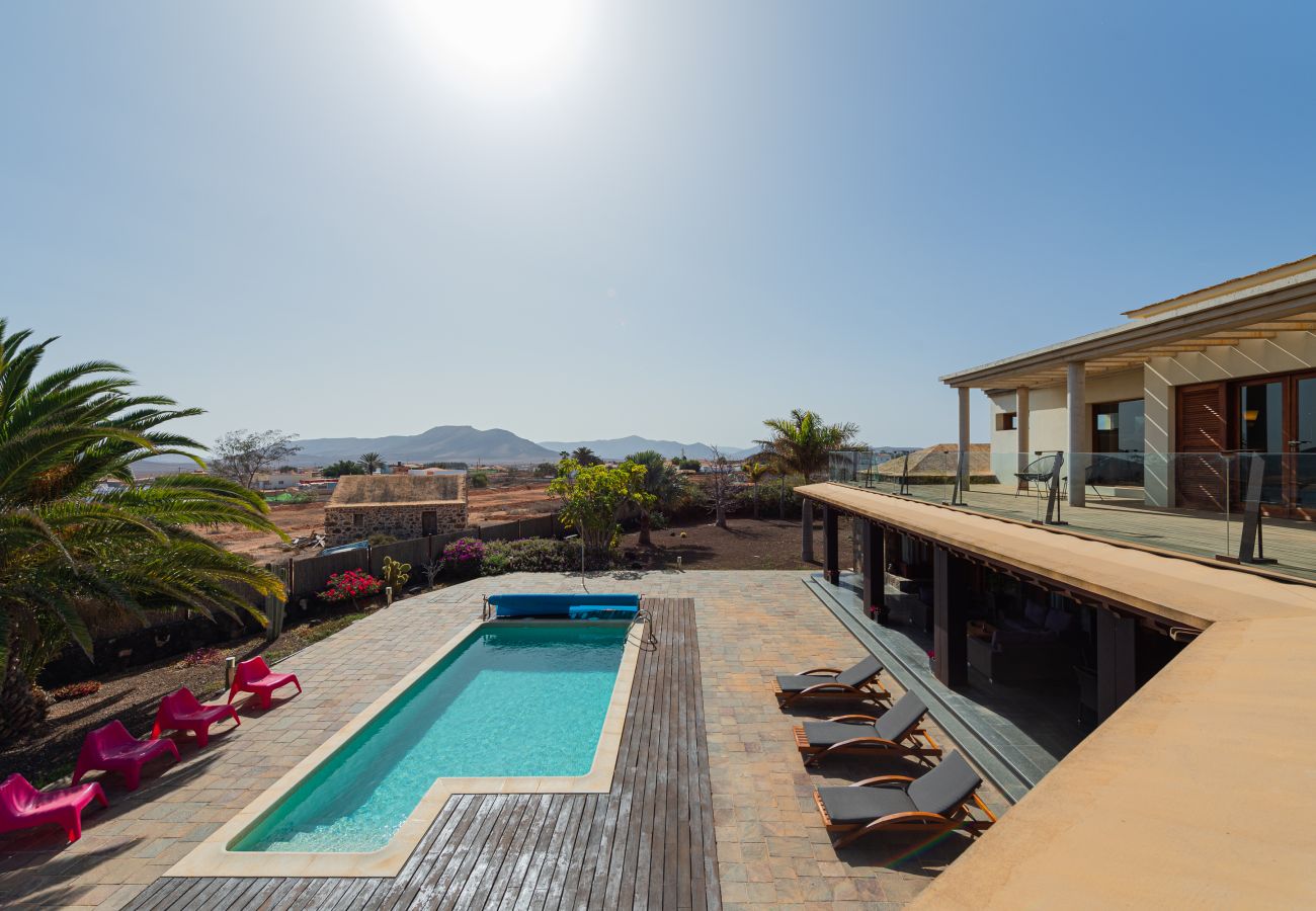Villa in Antigua - Fuerteventura - HomeForGuest Casa Altanntes: Heated Pool, 4000m² garden - HomeForGuest 
