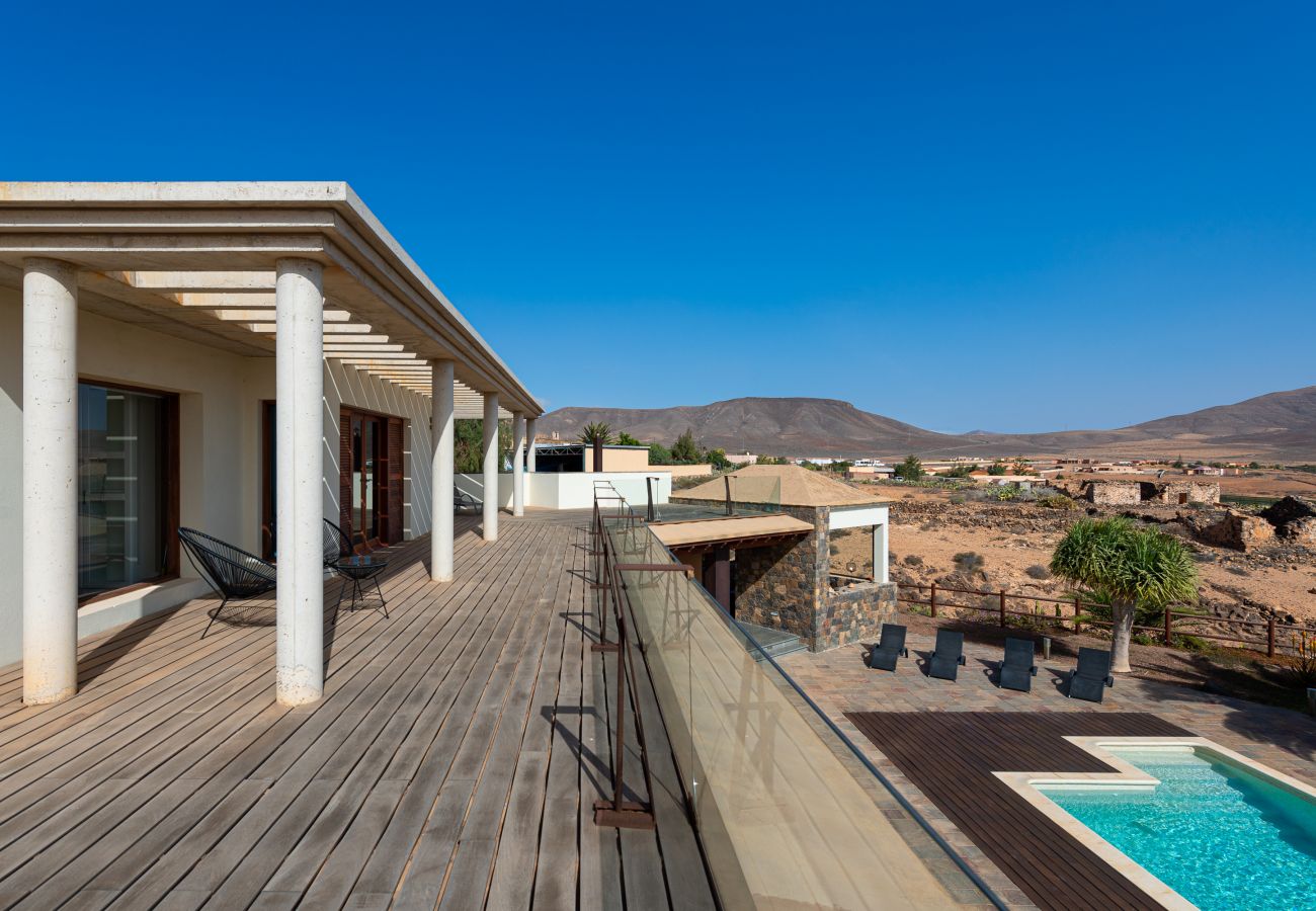 Villa in Antigua - Fuerteventura - HomeForGuest Casa Altanntes: Heated Pool, 4000m² garden - HomeForGuest 