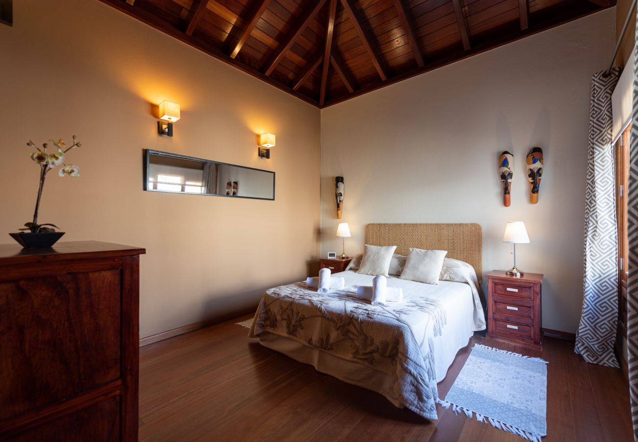 Villa in Antigua - Fuerteventura - HomeForGuest Casa Altanntes: Heated Pool, 4000m² garden - HomeForGuest 