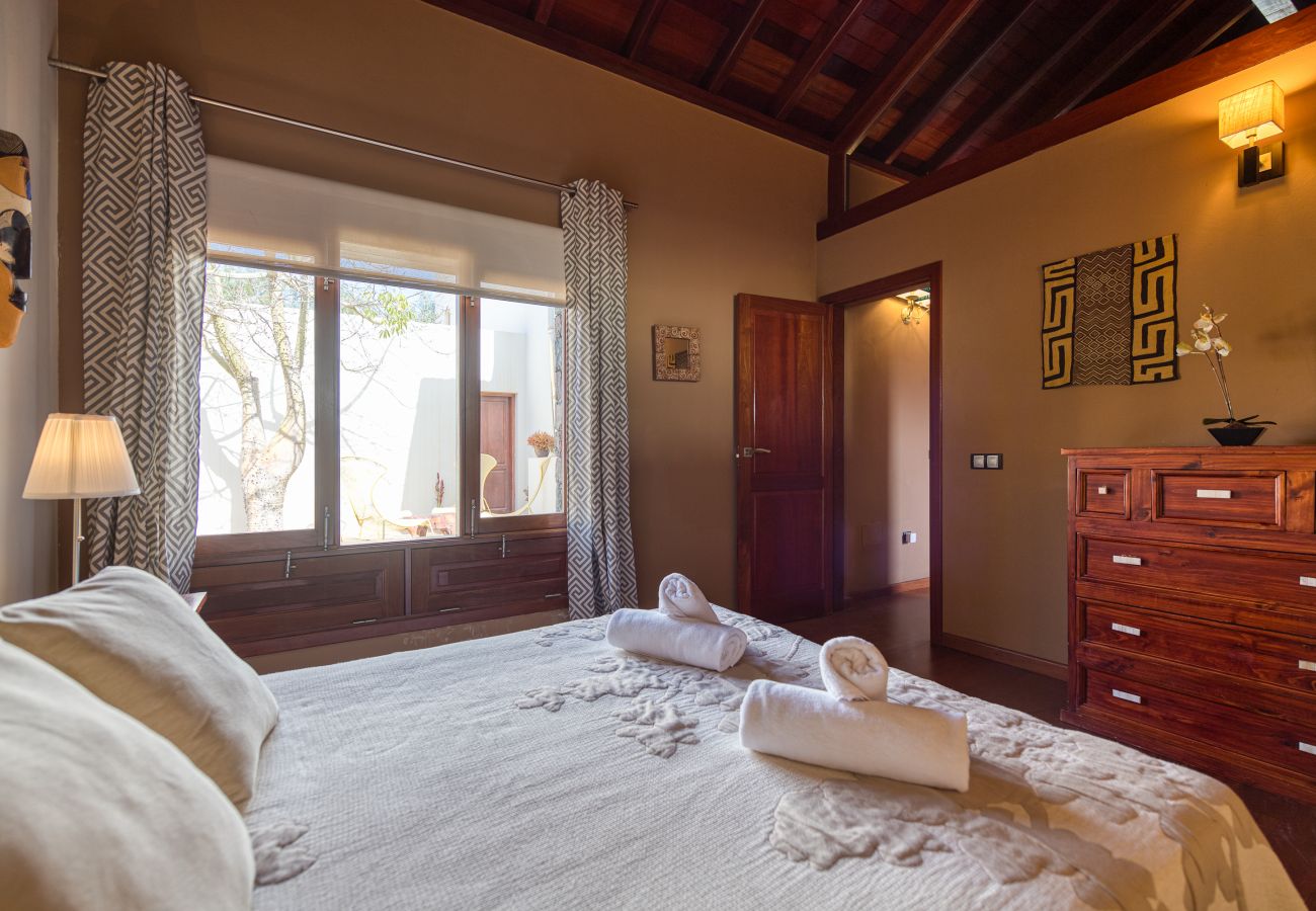 Villa in Antigua - Fuerteventura - HomeForGuest Casa Altanntes: Heated Pool, 4000m² garden - HomeForGuest 