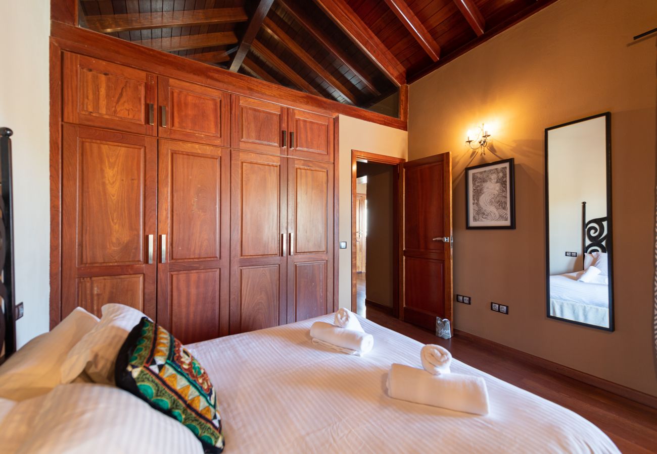Villa in Antigua - Fuerteventura - HomeForGuest Casa Altanntes: Heated Pool, 4000m² garden - HomeForGuest 