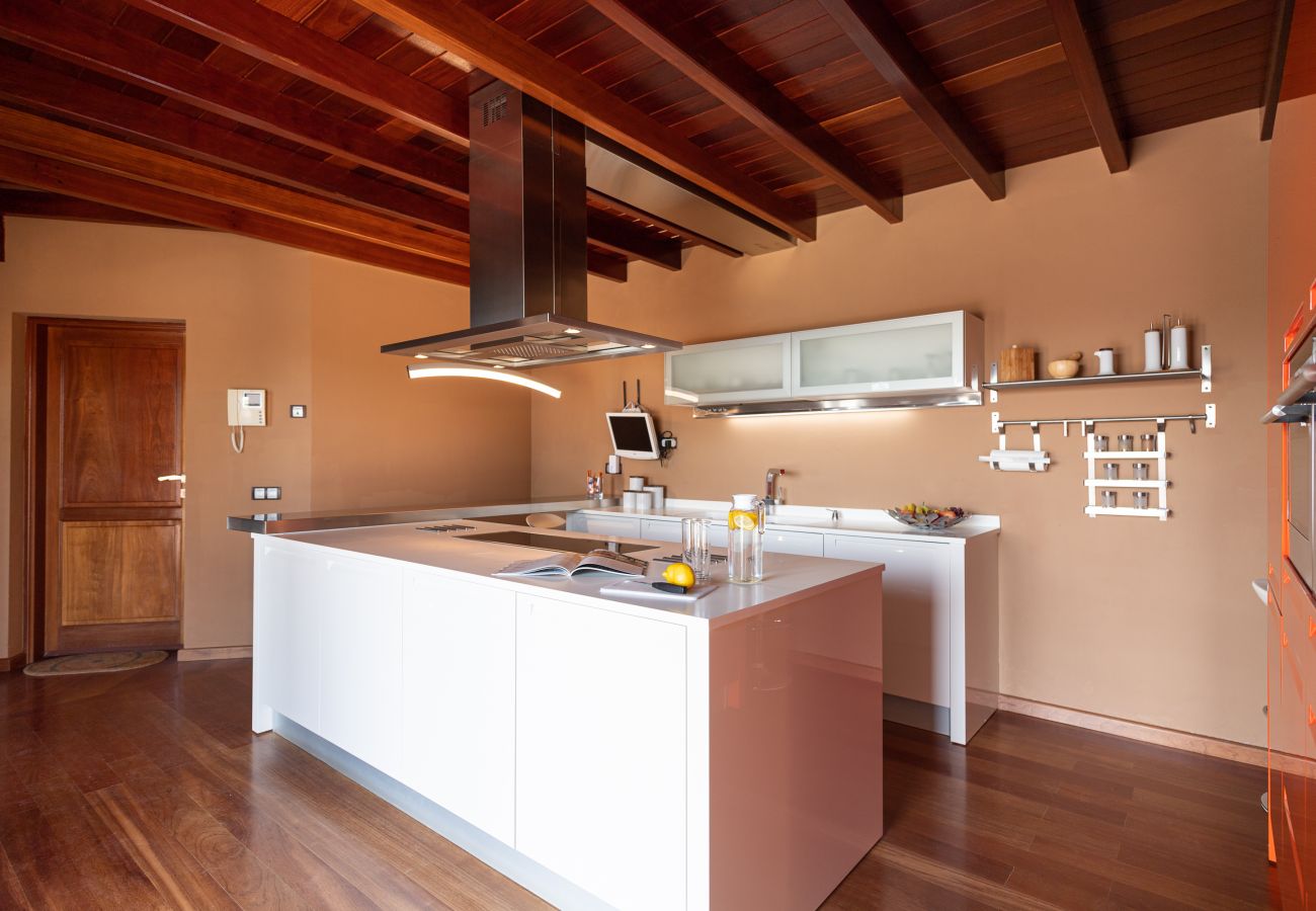 Villa in Antigua - Fuerteventura - HomeForGuest Casa Altanntes: Heated Pool, 4000m² garden - HomeForGuest 