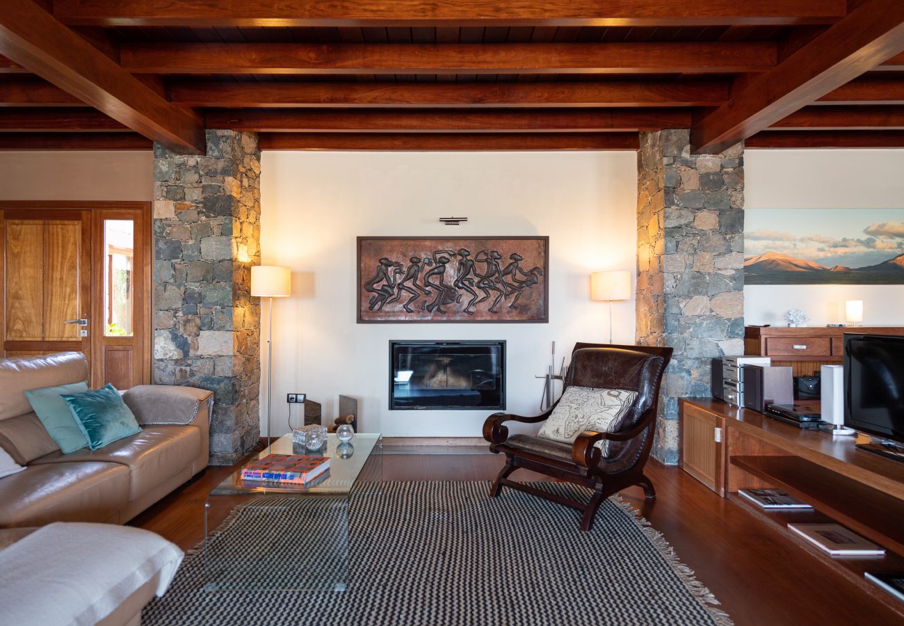 Villa in Antigua - Fuerteventura - HomeForGuest Casa Altanntes: Heated Pool, 4000m² garden - HomeForGuest 