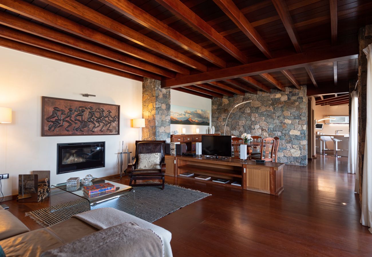 Villa in Antigua - Fuerteventura - HomeForGuest Casa Altanntes: Heated Pool, 4000m² garden - HomeForGuest 