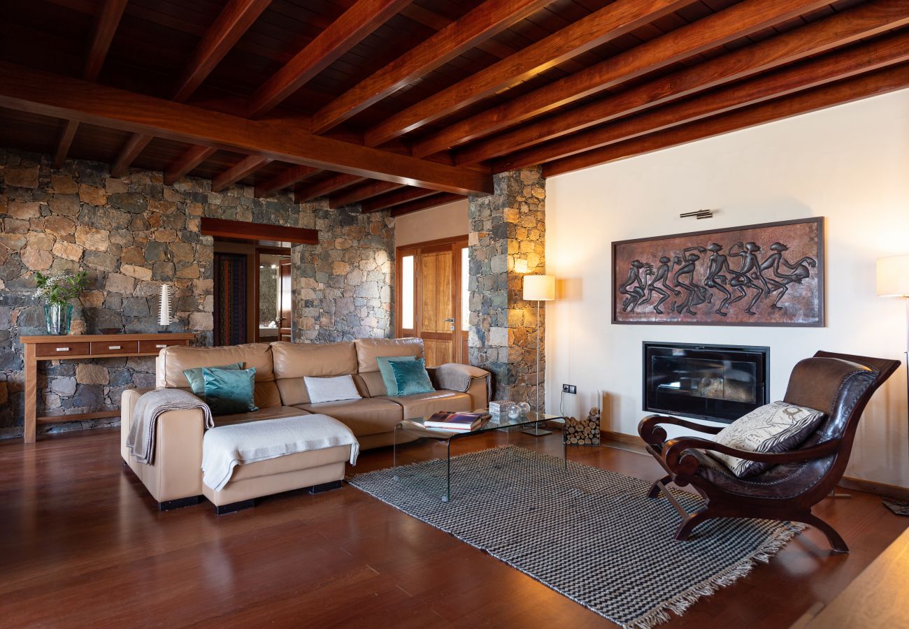 Villa in Antigua - Fuerteventura - HomeForGuest Casa Altanntes: Heated Pool, 4000m² garden - HomeForGuest 