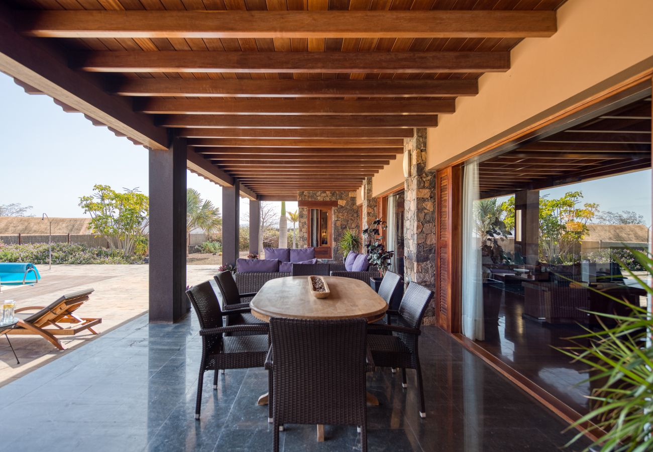 Villa in Antigua - Fuerteventura - HomeForGuest Casa Altanntes: Heated Pool, 4000m² garden - HomeForGuest 