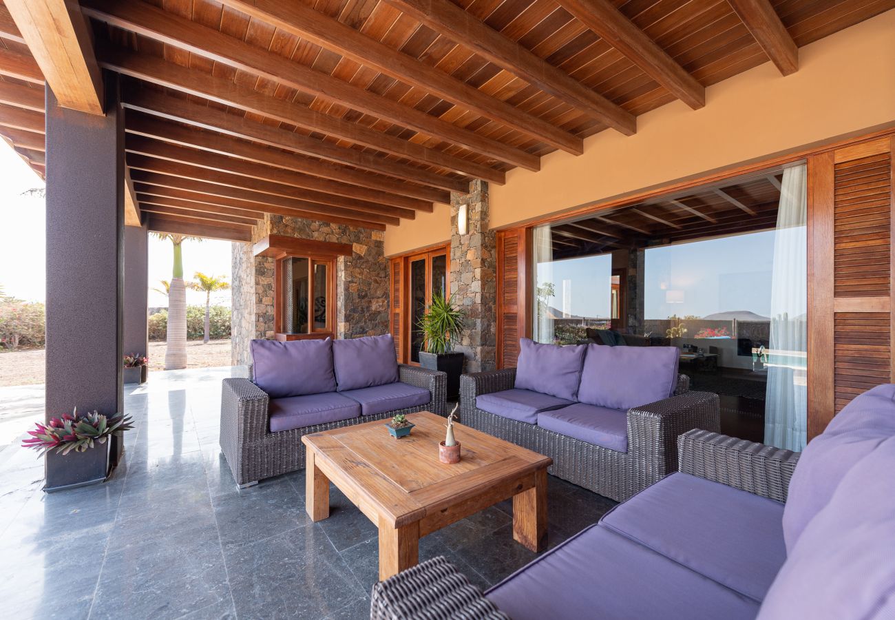 Villa in Antigua - Fuerteventura - HomeForGuest Casa Altanntes: Heated Pool, 4000m² garden - HomeForGuest 