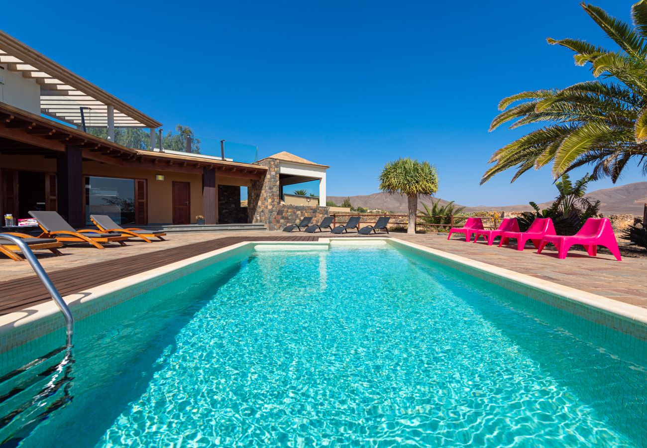 Villa in Antigua - Fuerteventura - HomeForGuest Casa Altanntes: Heated Pool, 4000m² garden - HomeForGuest 