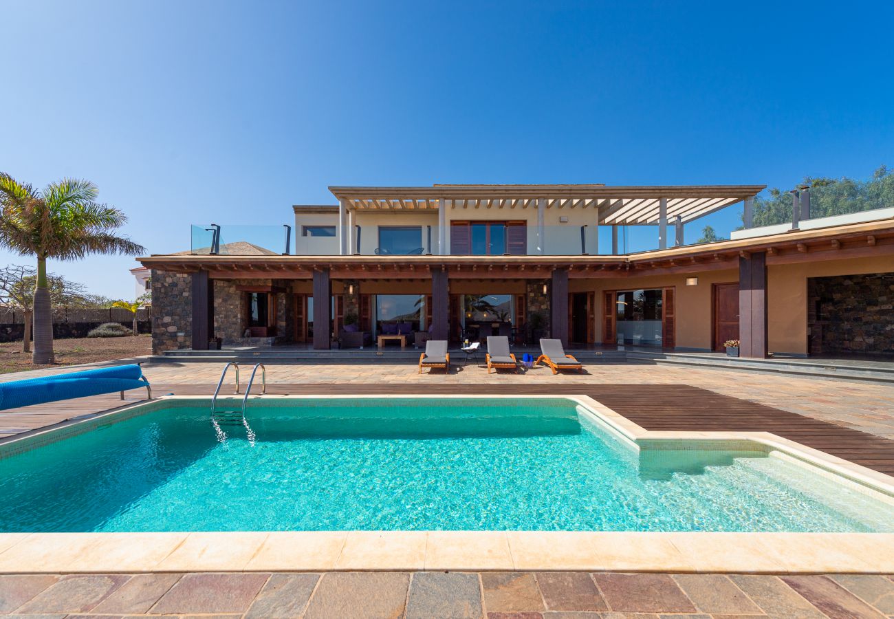 Villa in Antigua - Fuerteventura - HomeForGuest Casa Altanntes: Heated Pool, 4000m² garden - HomeForGuest 