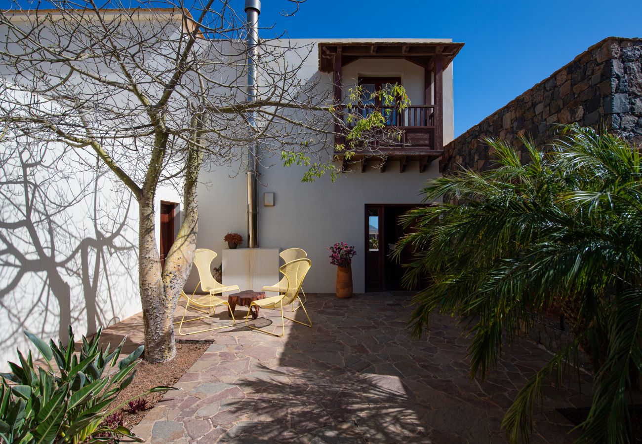 Villa in Antigua - Fuerteventura - HomeForGuest Casa Altanntes: Heated Pool, 4000m² garden - HomeForGuest 