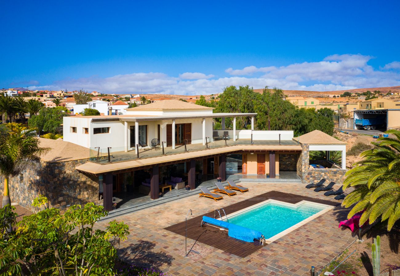 Villa in Antigua - Fuerteventura - HomeForGuest Casa Altanntes: Heated Pool, 4000m² garden - HomeForGuest 