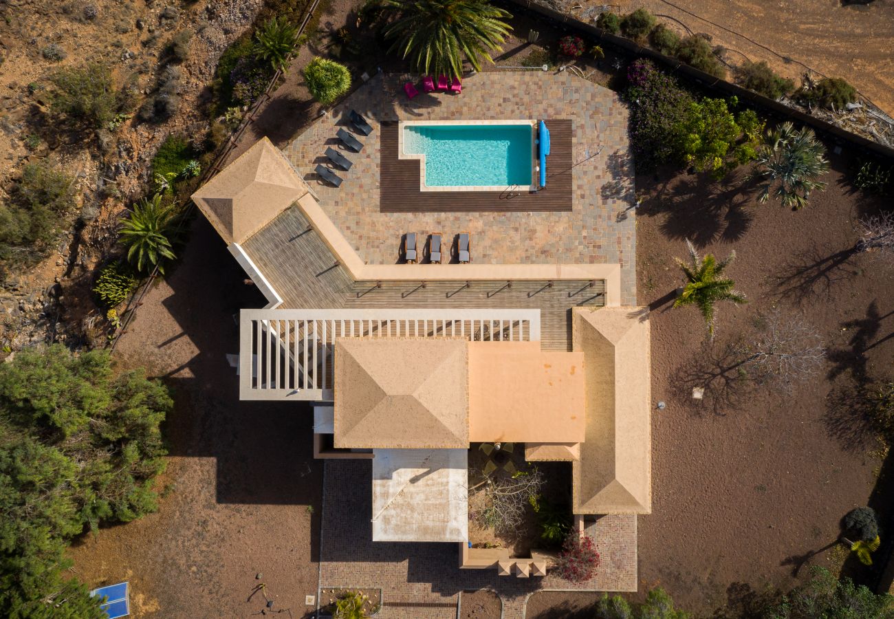 Villa in Antigua - Fuerteventura - HomeForGuest Casa Altanntes: Heated Pool, 4000m² garden - HomeForGuest 