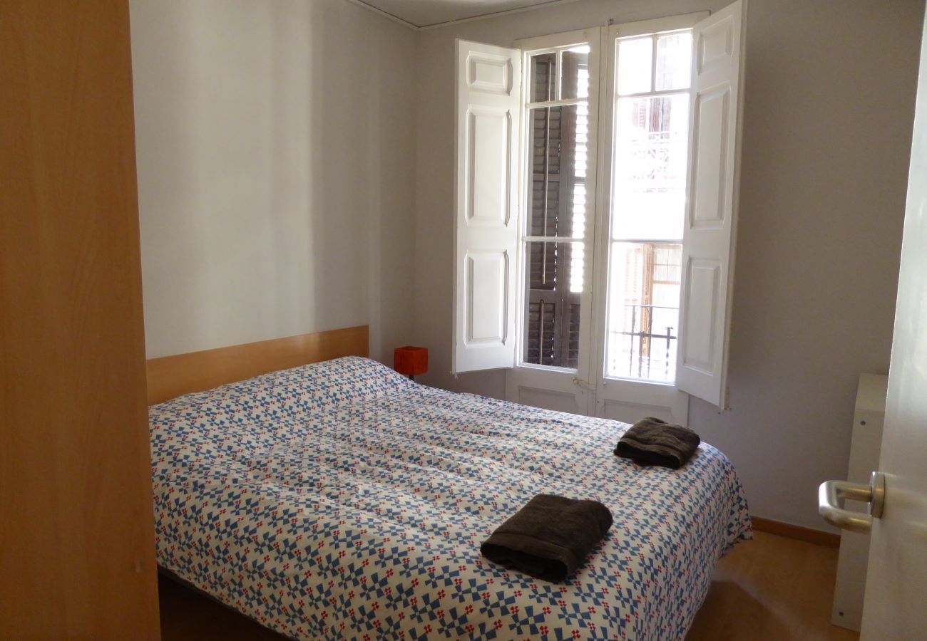 Apartment in Barcelona - Lovely flat for rent by days in Barcelona center, Gracia. Sunny light, comfort and quiet.