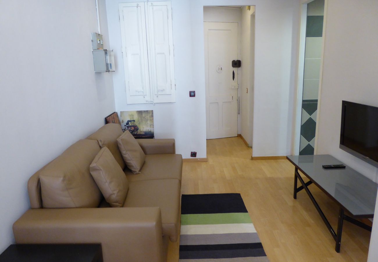 Apartment in Barcelona - Lovely flat for rent by days in Barcelona center, Gracia. Sunny light, comfort and quiet.