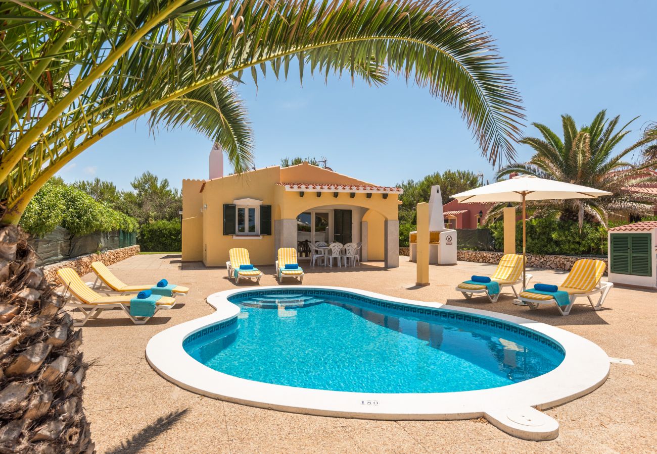 Views of the Villa Venus de Menorca and the swimming pool