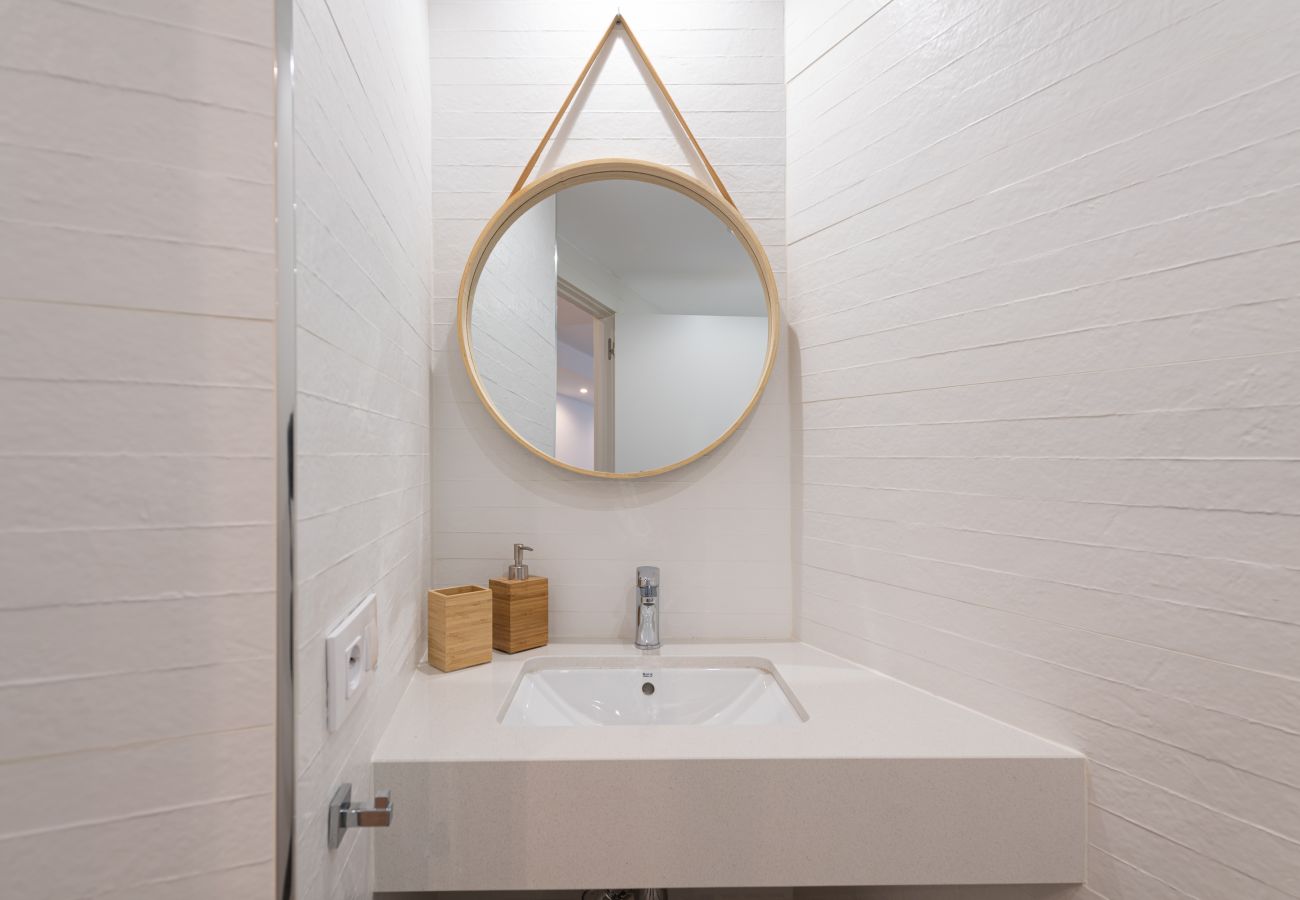 Apartment in Las Palmas de Gran Canaria - HomeForGuest New and Cozy Apartment by Las Canteras