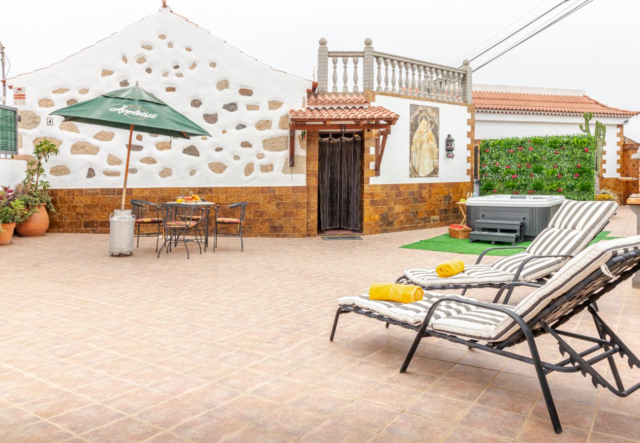 House in Moya - Mari House With Jacuzzi and BBQ by CanariasGetaway