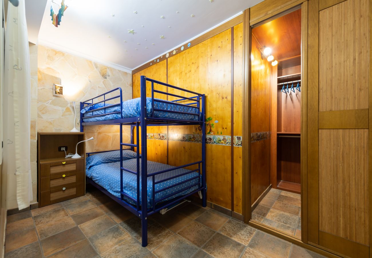 Chalet in San Bartolomé de Tirajana - Casa Adara, private heated pool