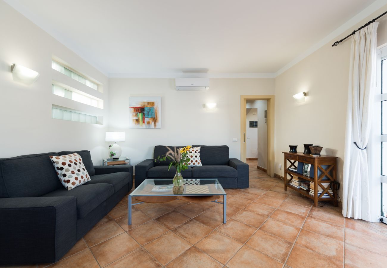 House in San Bartolomé de Tirajana - Spacious house in a very quiet area and close to all services