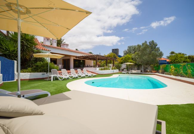 Chalet in San Bartolomé de Tirajana - Casa Gran Canaria - Private heated pool, games room and playground