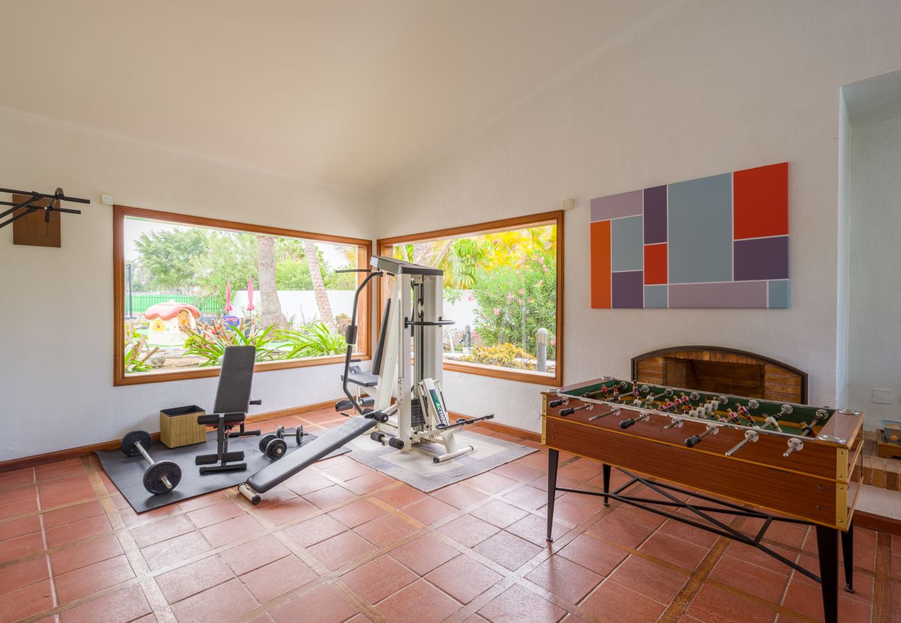 Chalet in San Bartolomé de Tirajana - Casa Gran Canaria - Private heated pool, games room and playground