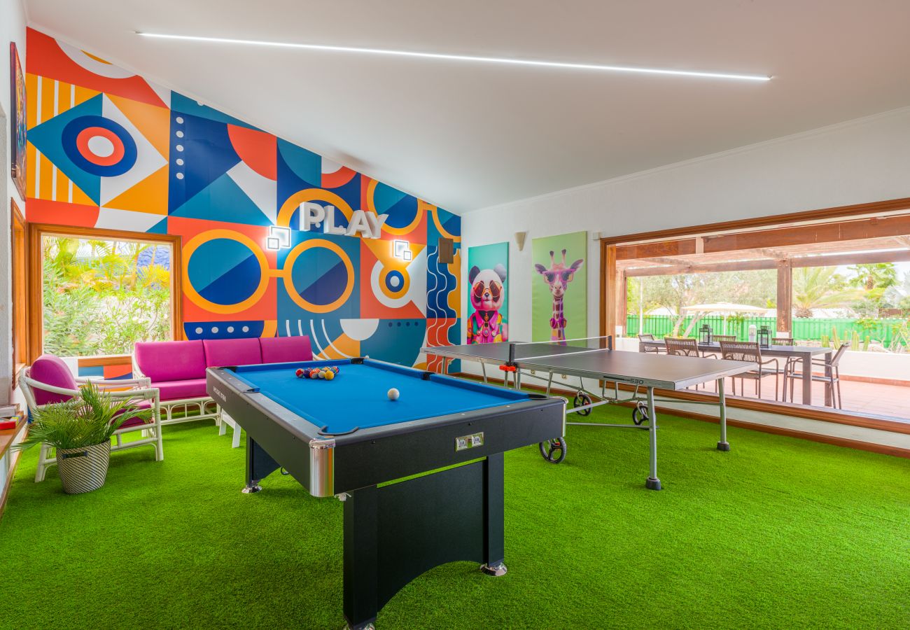 Chalet in San Bartolomé de Tirajana - Casa Gran Canaria - Private heated pool, games room and playground