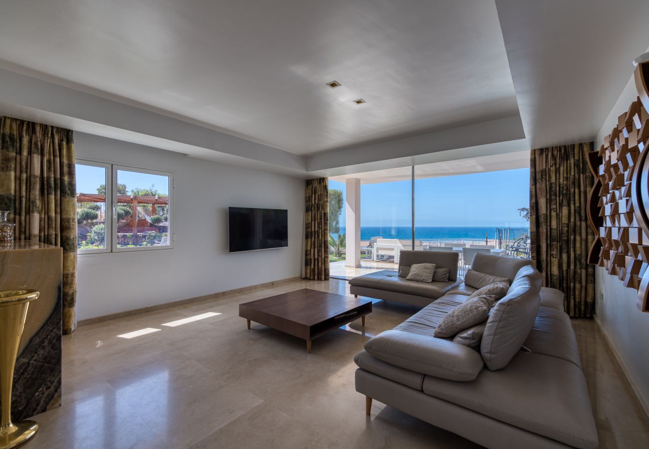 House in Maspalomas - Pool, jacuzzi, games and steps from the beach