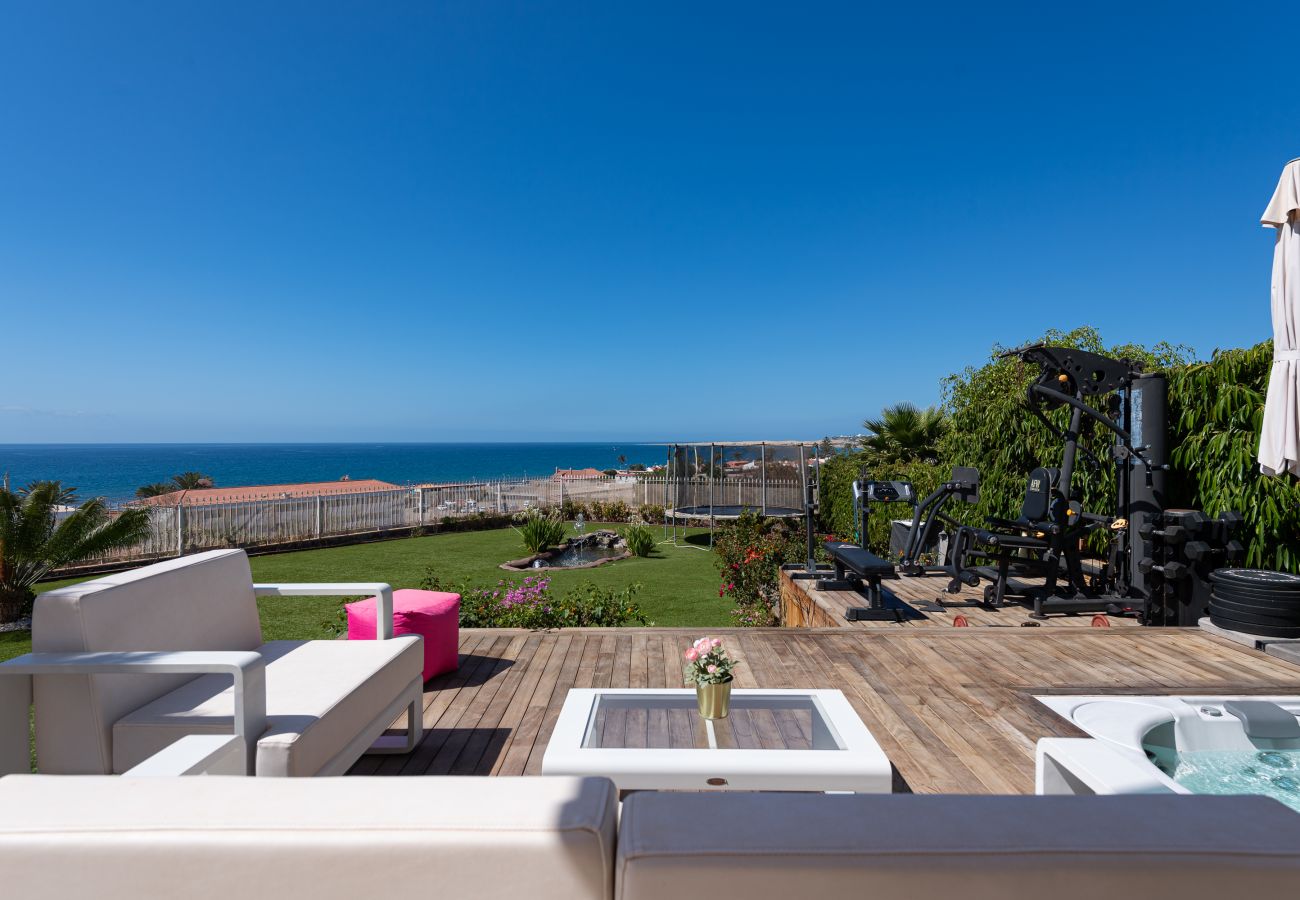 House in Maspalomas - Pool, jacuzzi, games and steps from the beach